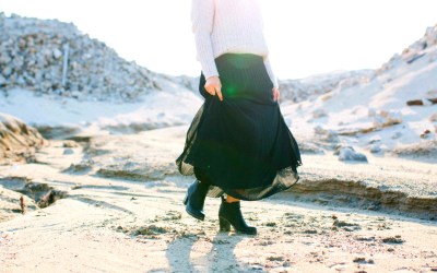 How to Look Stylish While Travelling : Tips & Trends