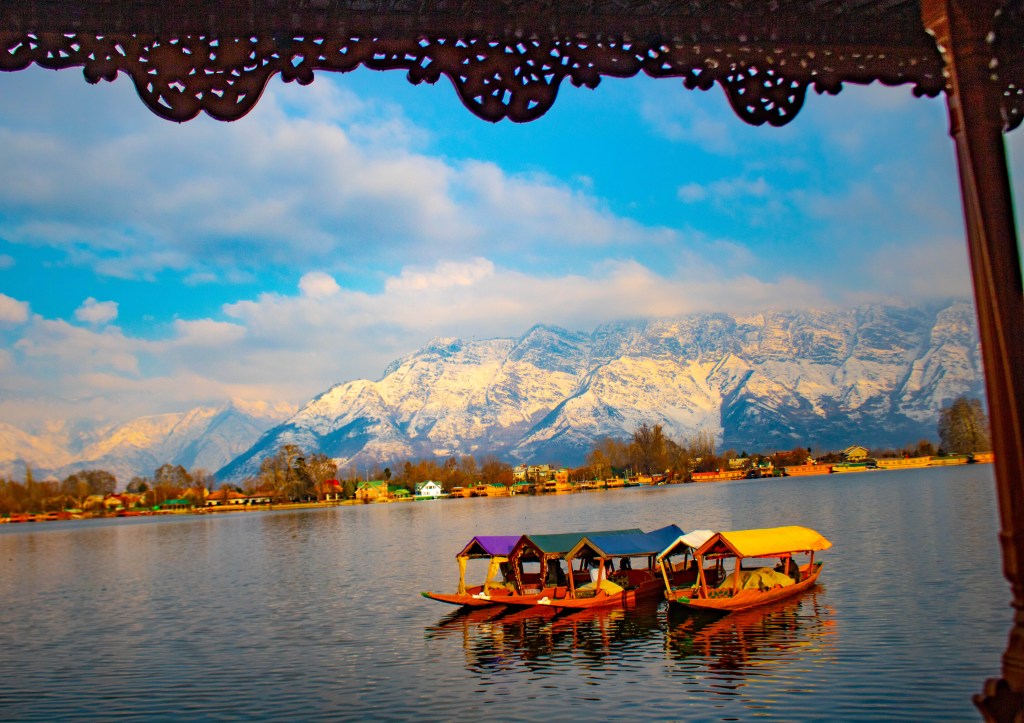 Shikaras on Nigeen Lake