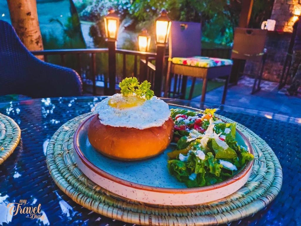 Moroccan Chickpea Bunny Chow